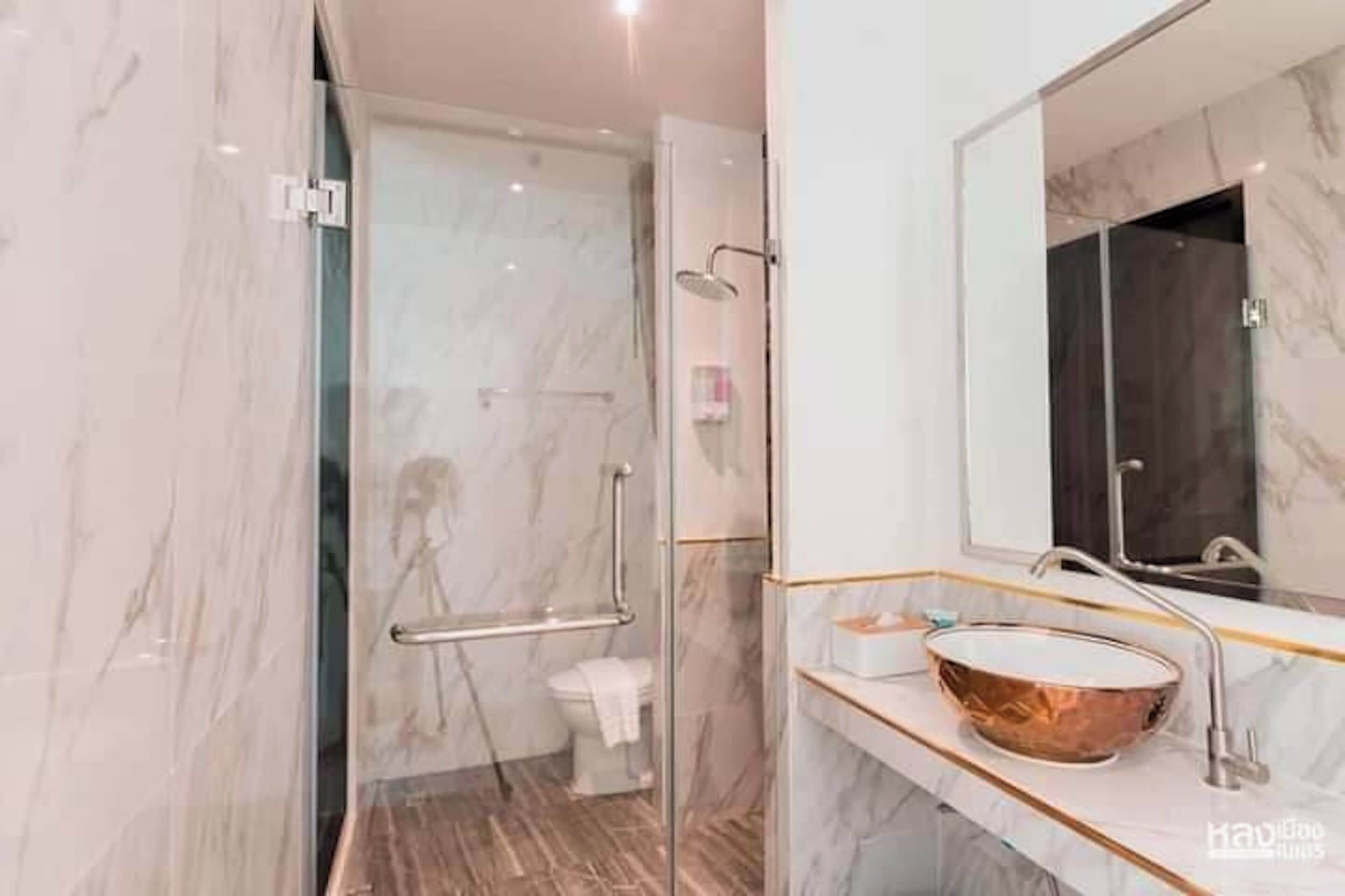 Superior Pool Villa | ห้องน้ำ | อ่างอาบน้ำและฝักบัวแยกจากกัน, ของใช้ในห้องน้ำฟรี, ไดร์เป่าผม, ผ้าเช็ดตัว