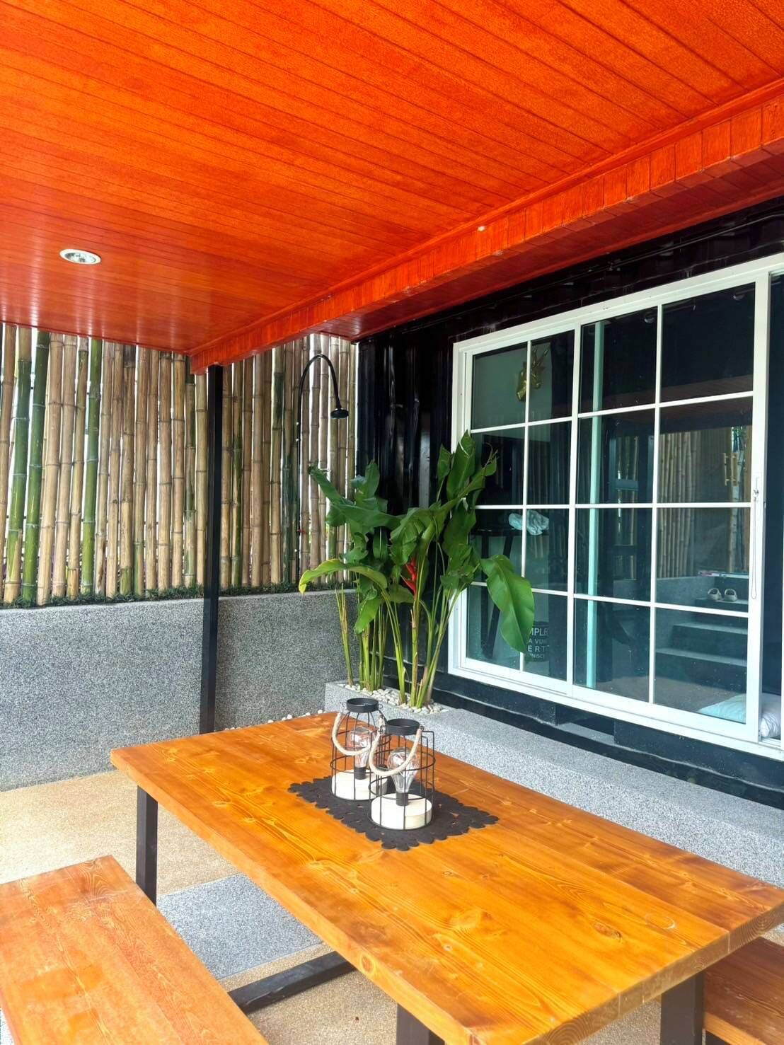 Container House | Bureau, Wi-Fi gratuit, draps fournis