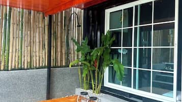Container House | Bureau, Wi-Fi gratuit, draps fournis