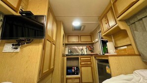 Caravan | 書桌、免費無線上網、床單