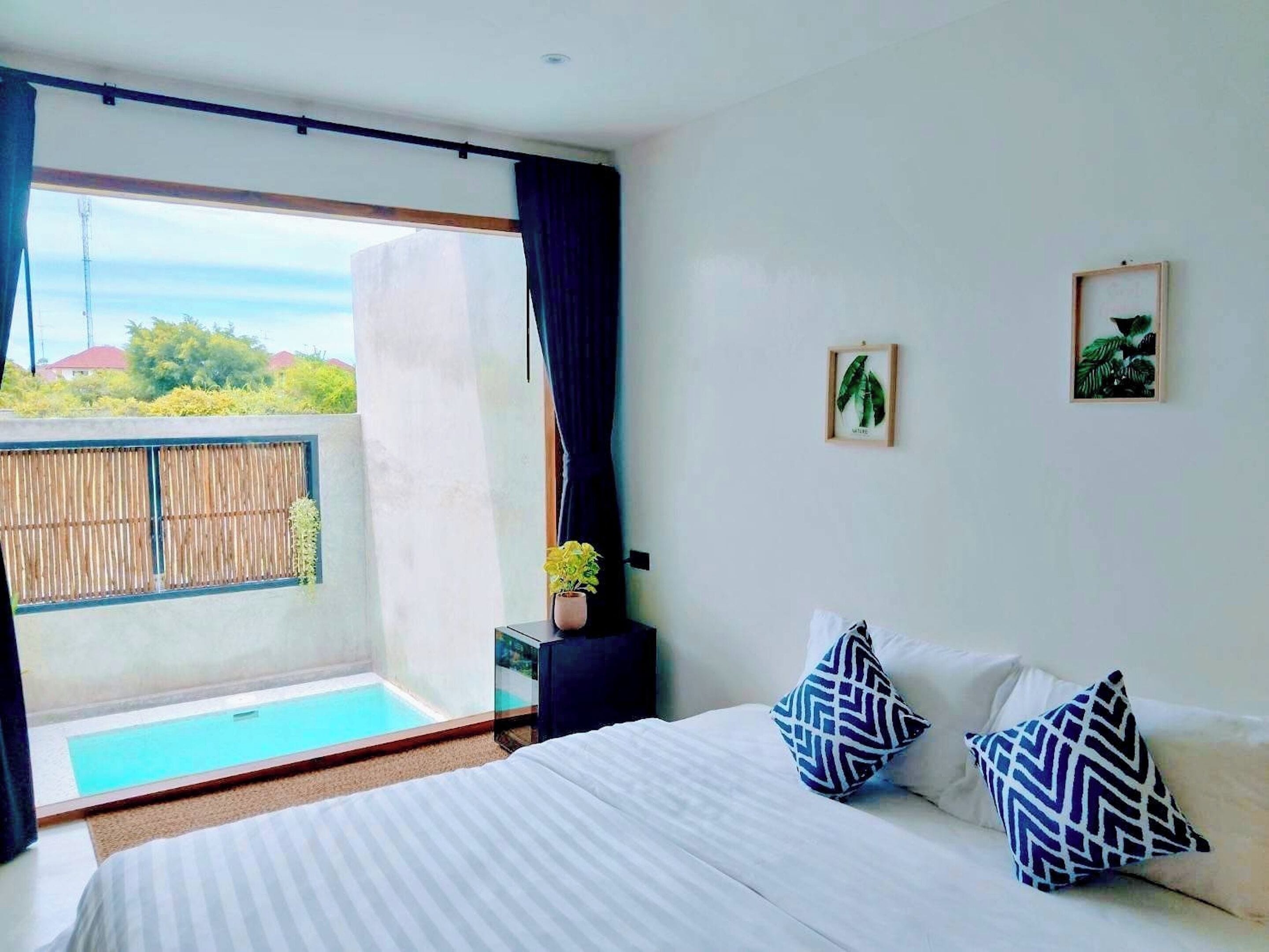 Escritorio, wifi gratis y ropa de cama 