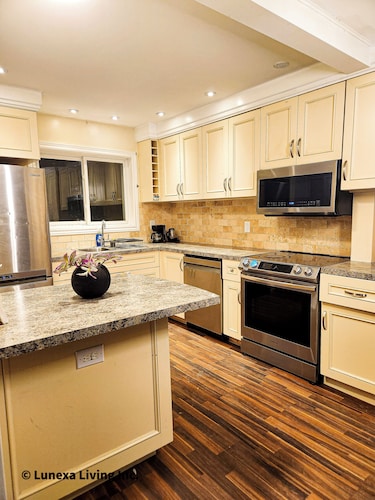 Cute and Cozy home in Brampton. Central Location at Affordable Prices