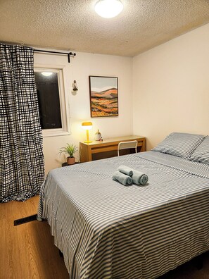 4 bedrooms, desk, iron/ironing board, free WiFi