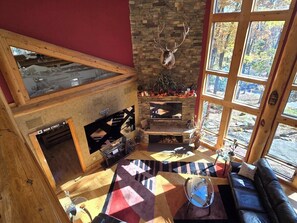 TV connectée, cheminée, table de tennis de table