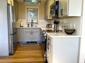 Fridge, microwave, oven, stovetop - Spyglass village- Golf & Ski (Wilmington)