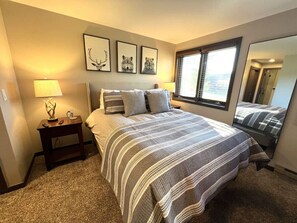 4 bedrooms, iron/ironing board, free WiFi, bed sheets