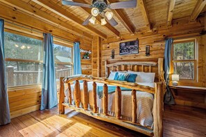 4 bedrooms, iron/ironing board, travel cot, free WiFi - Arcade Fun! 4-bedroom cabin w/game zone, hot tub, pool table, hammocks & 6 beds! (Sevierville)