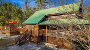 Exterior - AMAZING game room! 4-BR cabin w full arcade, kid’s loft, hot tub, pool table! (Sevierville)