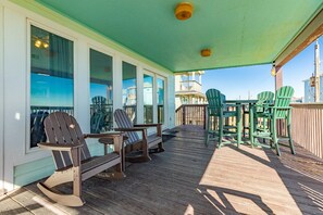 Outdoor dining - New Beach Front Home|Huge Sun Deck|$200 Free Activities Daily|Sun Deck|Pets Welcome|Outdoor Shower (Galveston)