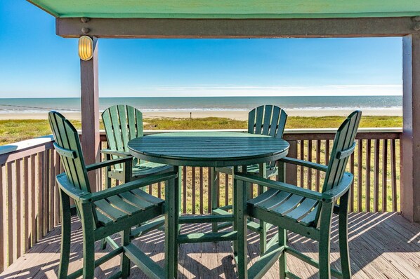 Outdoor dining - New Beach Front Home|Huge Sun Deck|$200 Free Activities Daily|Sun Deck|Pets Welcome|Outdoor Shower (Galveston)
