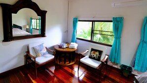 Deluxe Double Room - Lyndale Lodge (Sam Roi Yot)