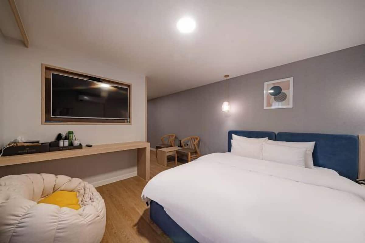 1 bedroom, soundproofing, free WiFi, bed sheets