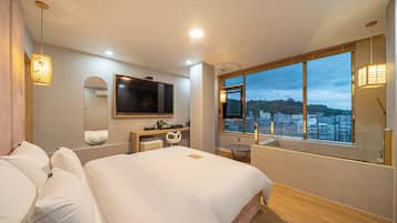 Cozyville - Ocean Special Queen | 1 bedroom, soundproofing, free WiFi, bed sheets