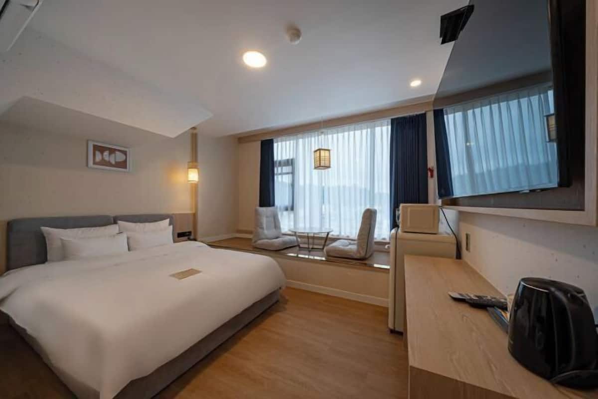 1 bedroom, soundproofing, free WiFi, bed sheets