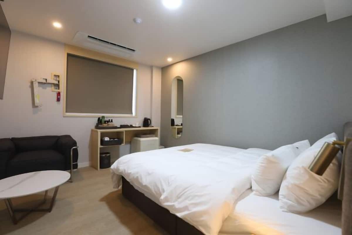 1 bedroom, soundproofing, free WiFi, bed sheets