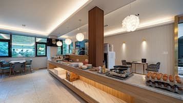 Daily self-serve breakfast (KRW 10000 per person)