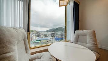 1 habitación, insonorización, wifi gratis y ropa de cama