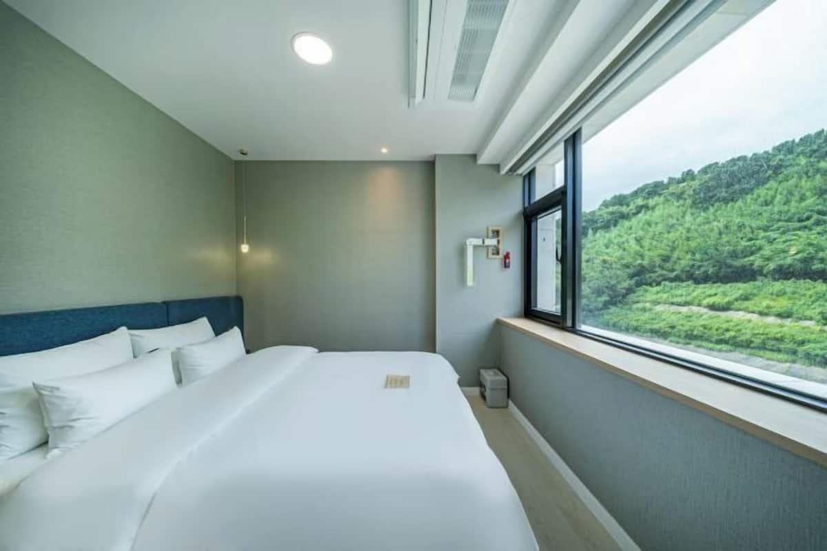 1 bedroom, soundproofing, free WiFi, bed sheets