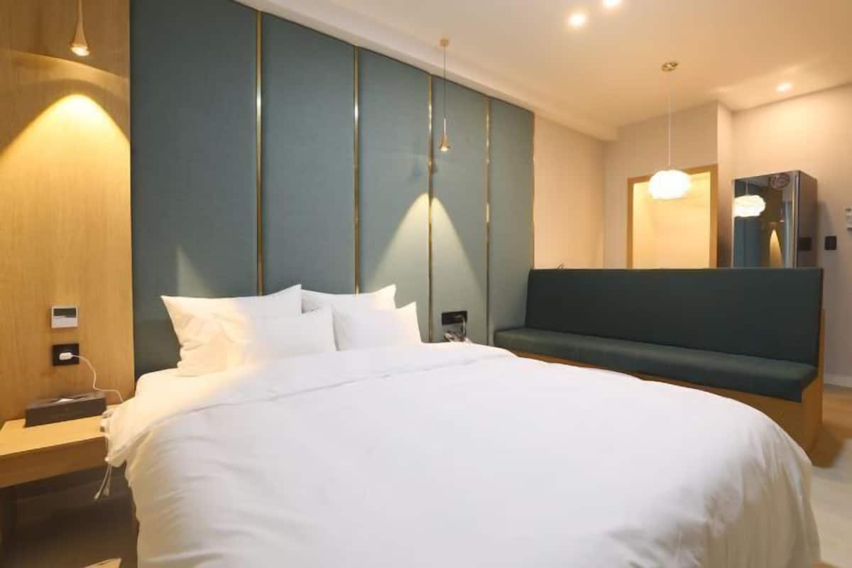 1 bedroom, soundproofing, free WiFi, bed sheets