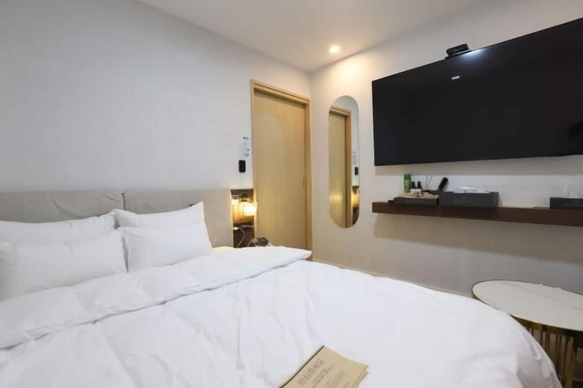 1 bedroom, soundproofing, free WiFi, bed sheets