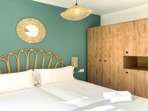 1 chambre, fer et planche à repasser, accès Internet, draps fournis