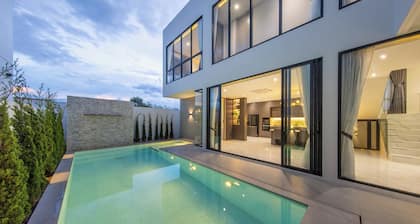 A9 pool villa airport