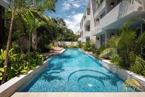 2 outdoor pools
