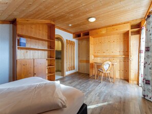 4 多间卧室、上网接入