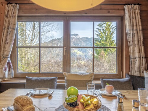 Freistehendes Chalet mit Panoramablick im Wald