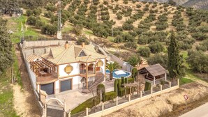 A large house with a swimming pool, a covered patio, and a fenced garden. - Amazing home in Algarinejo (Algarinejo)