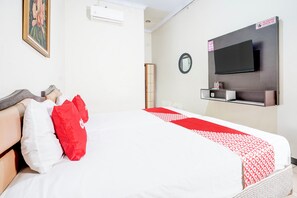 Deluxe Double Room | Premium bedding, free WiFi, bed sheets - Collection O Kauman Near Stasiun Pekalongan Formerly HOTEL DIAN CANDRA (Wiradesa)