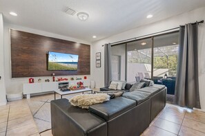 TV - Luxury 5BDR House w/ pool - 8863 (Kissimmee)