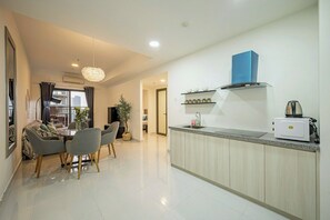 Deluxe-Apartment, 2 Schlafzimmer, Stadtblick | Eigene Küche