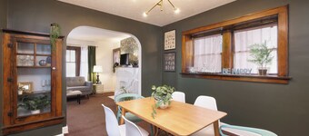 Cozy, Convenient Getaway 3Bd2Ba dog-friendly home in wonderful Akron, OH