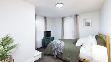 3 bedrooms, travel crib, WiFi, bed sheets