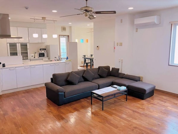 Flat-screen TV - resort house-MAEZATO (Ishigaki)