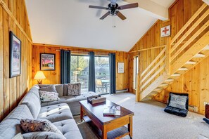 Televisión y chimenea 