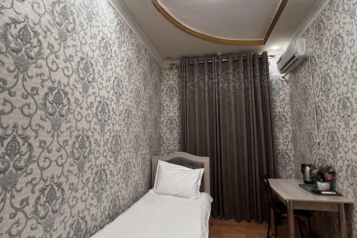 Comfort Room, Shared Bathroom