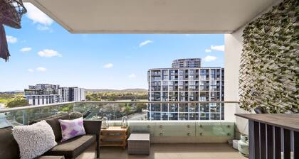 Elegant 2-Bed with Pool, Alfresco Dining & Balcony