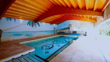 Una piscina techada