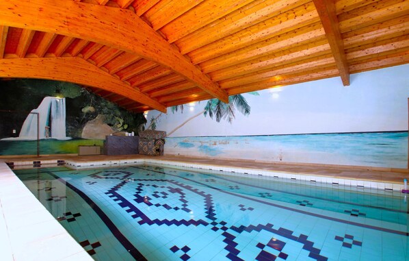 Piscine intérieure