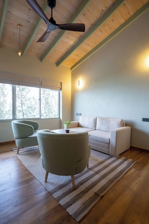 Luxury Suite, Ocean View | Living area | 42-inch Smart TV with digital channels