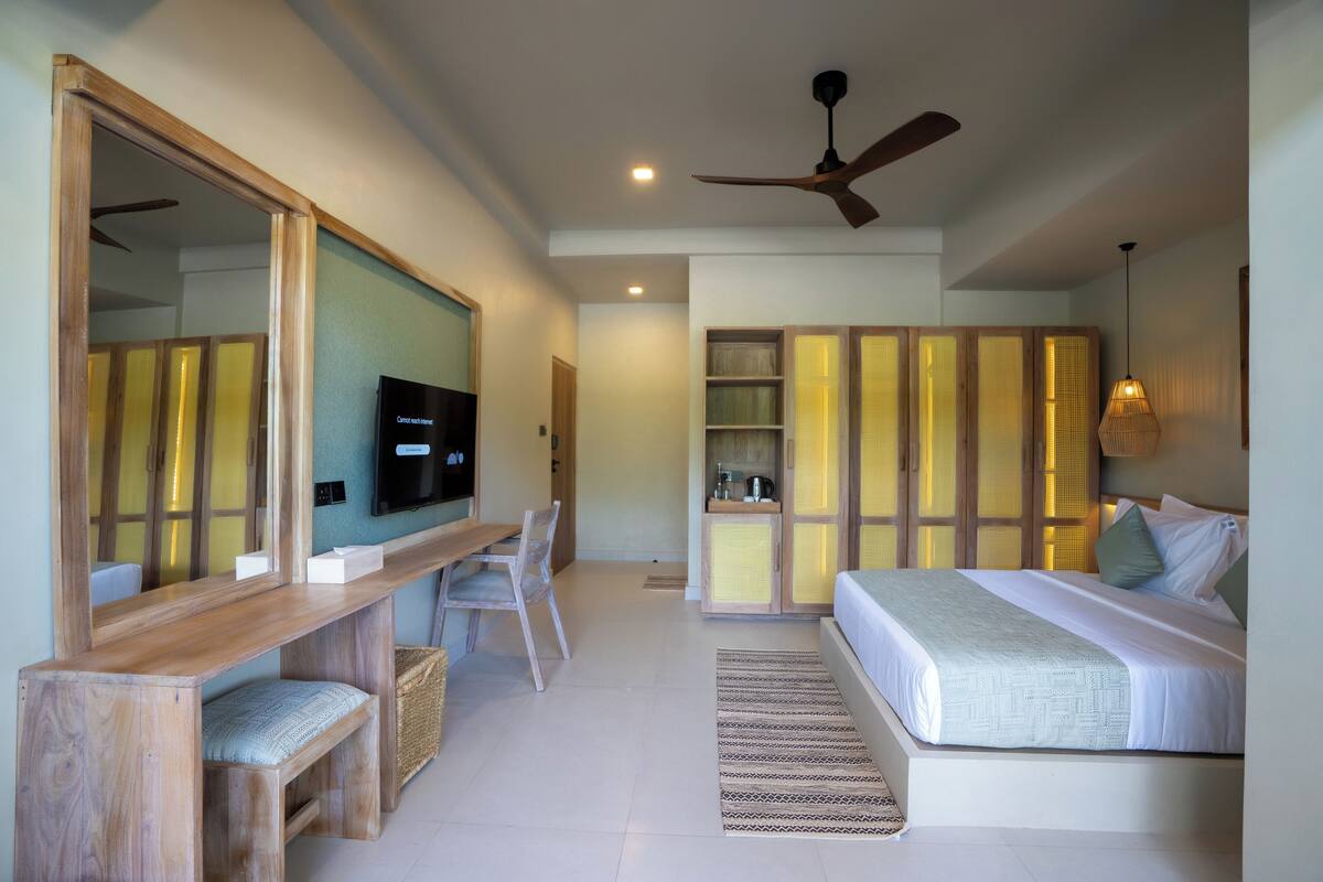 Deluxe Room 1, Ocean View | 미니바, 객실 내 금고, 책상, 노트북 작업 공간