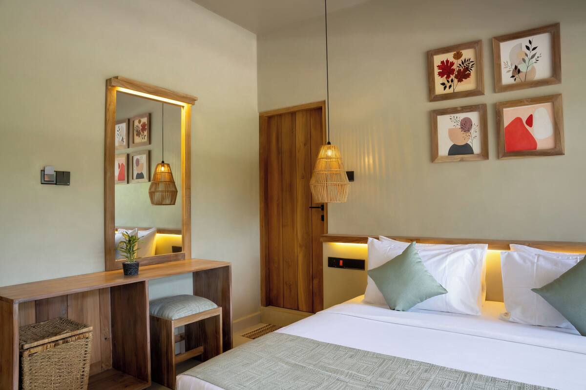 Deluxe Room 4, Ocean View | 미니바, 객실 내 금고, 책상, 노트북 작업 공간