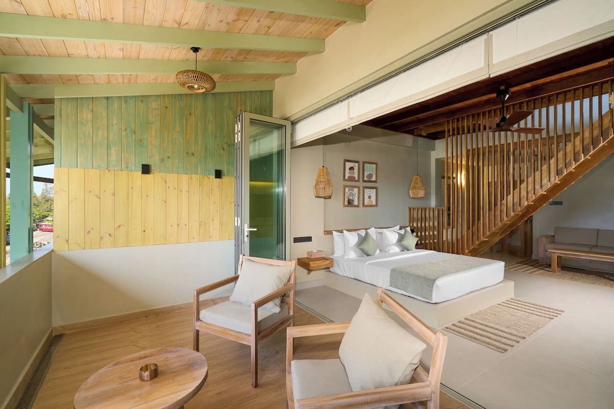 Luxury Suite, Ocean View | 1 bedroom, minibar, in-room safe, desk