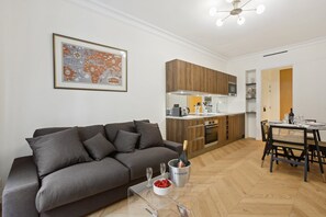 TV - TBS 121 - Fabulous apartment in Paris (Paris)