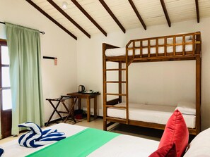 Bungalou Deluxe, vistes a la piscina | 1 dormitori, caixa forta a l'habitació i decoració individual