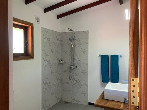 A bathroom with a shower, a sink, and a window. - Kirinda Paradise Yala (Kirinda)