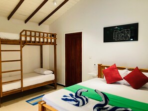 Bangalô luxo, vista para a piscina | Cofres nos quartos, individualmente decorados