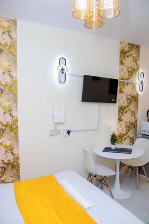 1 habitación, tabla de planchar con plancha, wifi y ropa de cama 